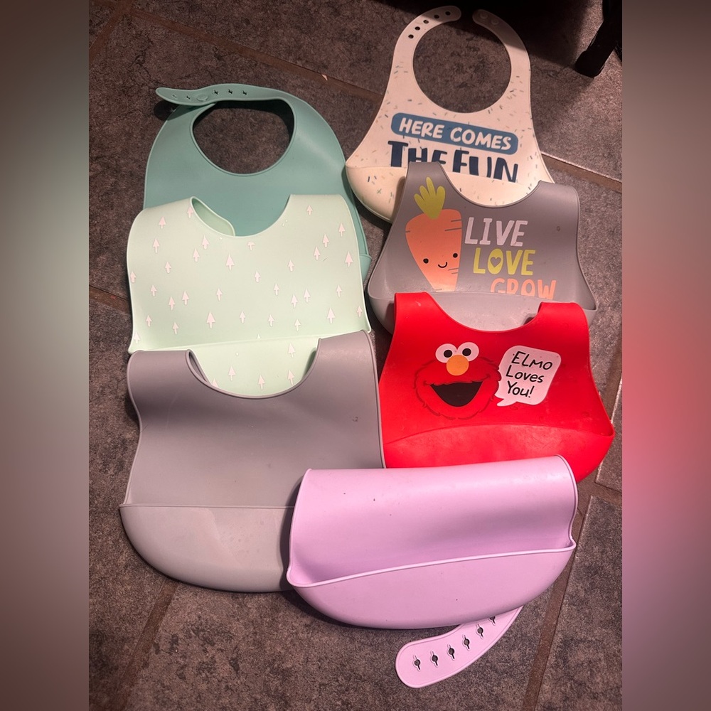 Bundle of silicone bibs